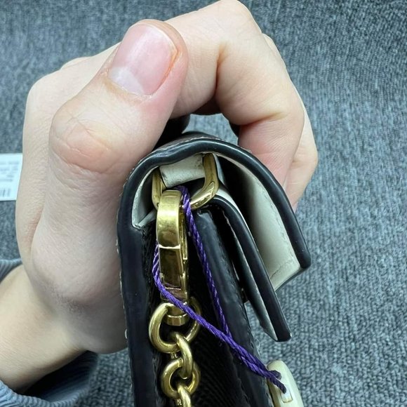 100% Authentic Prada Envelope Wallet on Chain Saffiano Leather - Picture 5 of 15